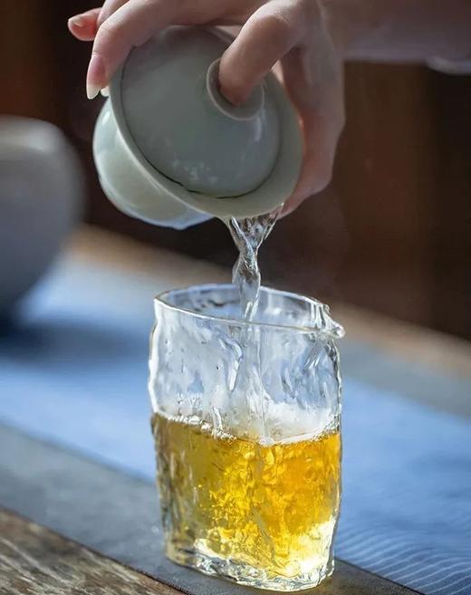 【新款首发】朴大师新作💥正宗金骏眉每天喝🍵【朴大师特级红典雅双陶礼盒金骏眉礼盒】高档陶瓷罐装，著名商标品牌，中国制茶大师监制❗ 内含特级金骏眉300g~ 商品图6