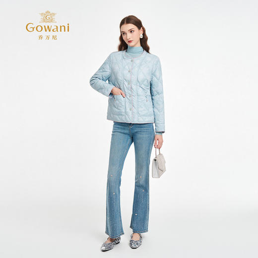 乔万尼2025新品轻盈感新中式缎面提花小香风短款羽绒服ED1T903 商品图3