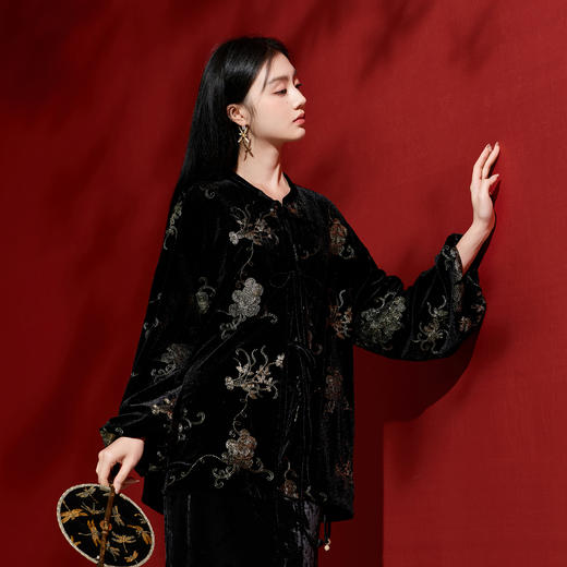 三彩【落日熔金】2025冬季新款绣花丝绒外套灯笼袖上衣C 商品图2