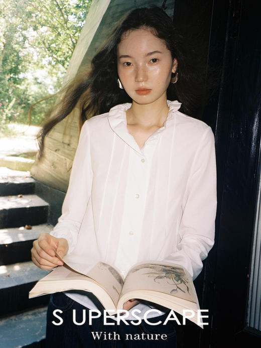 素舶 抗皱棉混纺挺阔设计感荷叶领压褶贝壳扣正肩系带修身短款衬衫 商品图1