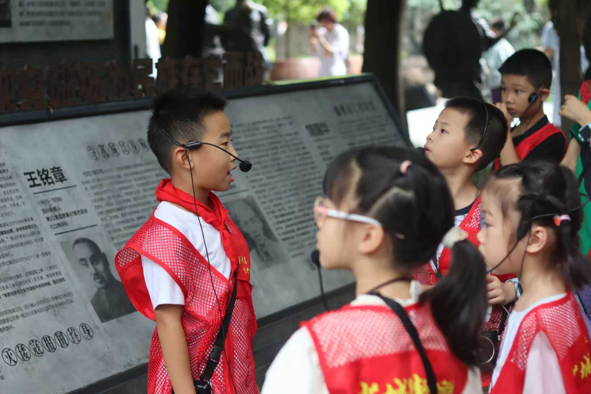 春假4.1-4《少城金牌小讲解》4日实战训练营！学习天府文化，专业讲解员训练，去人民公园为游客实战讲解，锻炼胆量，勇于开口，训练口才！