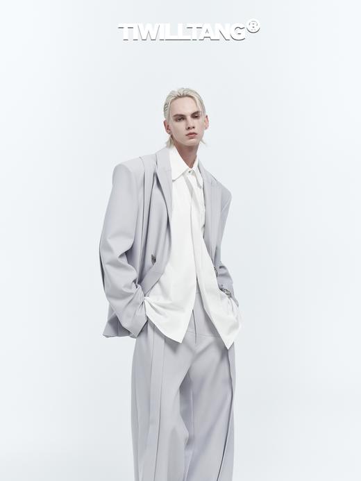 TIWILLTANG启世录“极世殿宇”高奢隽雅银灰色金属异型扣长袖西装 商品图3