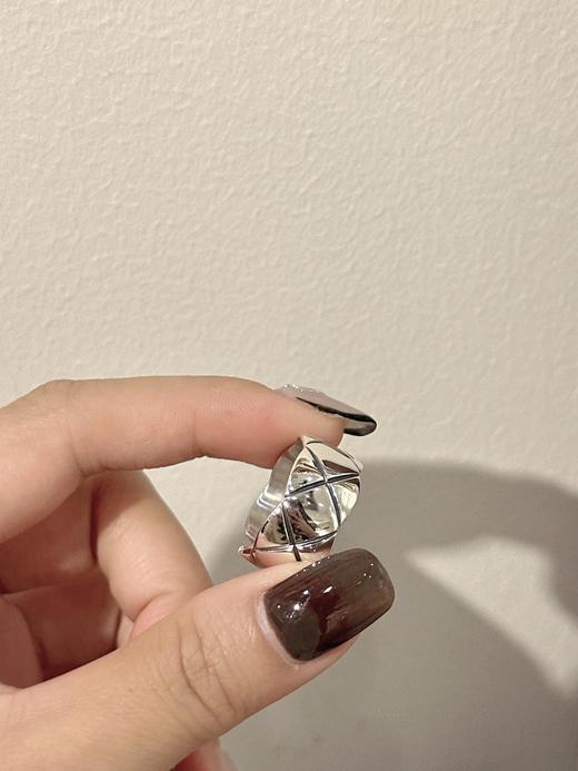 TB30-CHANEL香奈儿 COCO CRUSH 菱格纹 最宽版 无钻 戒指 男女同款情侣款 银色 (XK) 商品图2