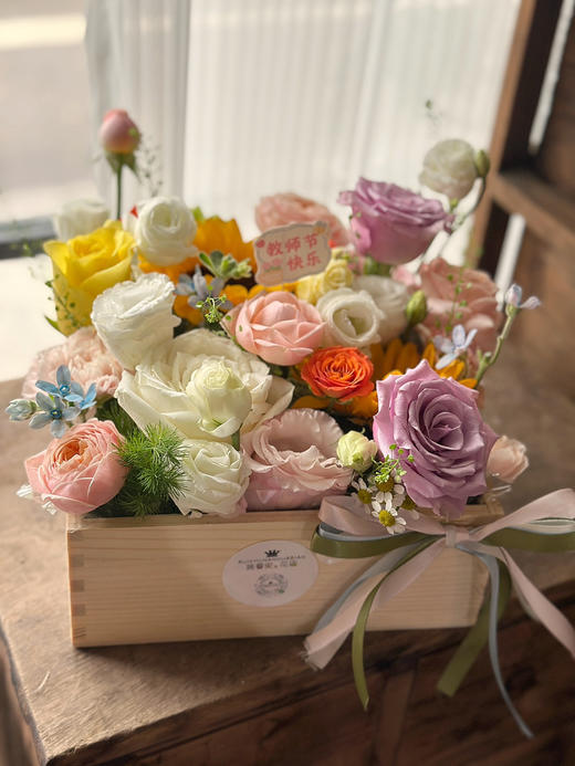 原木正方形花盒 带手提袋 木盒带花高度20厘米左右 宽度23厘米 可配送可自提 商品图3