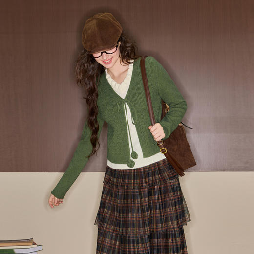 三彩独醒2025冬季新款假两件针织衫V领拼接毛衫绞花F 商品图3