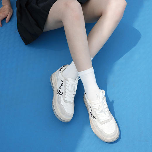 Westory2025年秋季拼色运动鞋板鞋做旧复古擦色运动深口鞋W25CM75761 商品图2