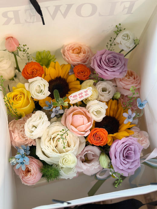 原木正方形花盒 带手提袋 木盒带花高度20厘米左右 宽度23厘米 可配送可自提 商品图1