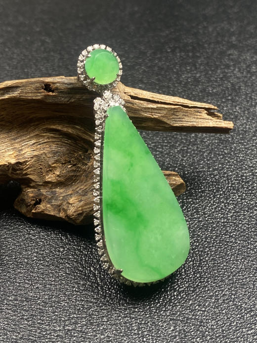 【FC0181】18K金镶嵌翡翠飘绿二合一水滴吊坠 水润光泽  玉质细腻 色泽阳绿 美观大气 商品图0