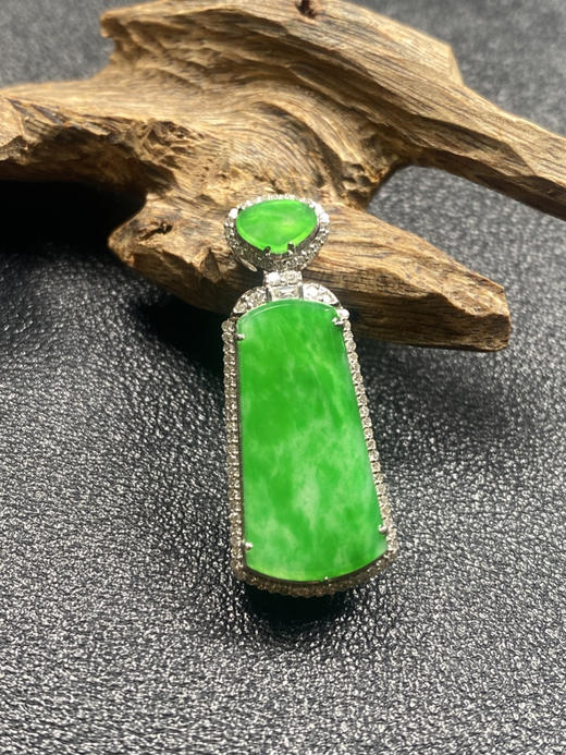 【FC0178】18K金镶嵌翡翠阳绿无事牌吊坠 水润光泽 色泽阳绿  玉质细腻 款式精致 商品图1