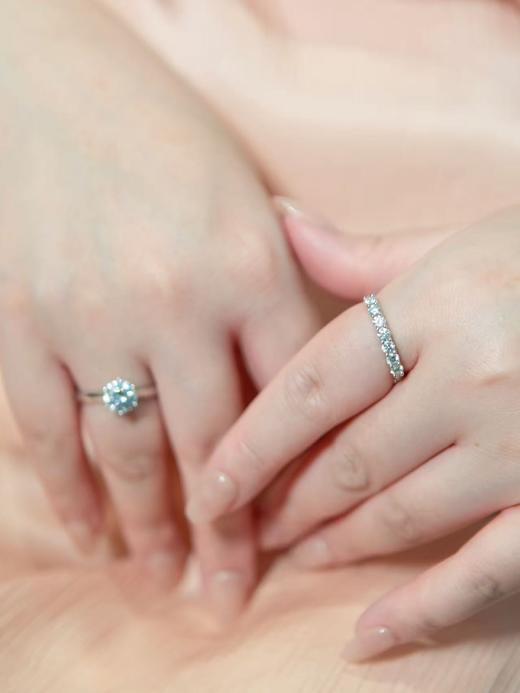 附证书💗【莫桑钻饰品专场】戒指开口可调节，项链60总长！莫桑钻折射率是2.69（钻石是2.42），所以莫桑钻的火彩比钻石还要闪亮耀眼！密镶莫桑钻，轻奢高级戒指、方糖项链~配件S925银 商品图8