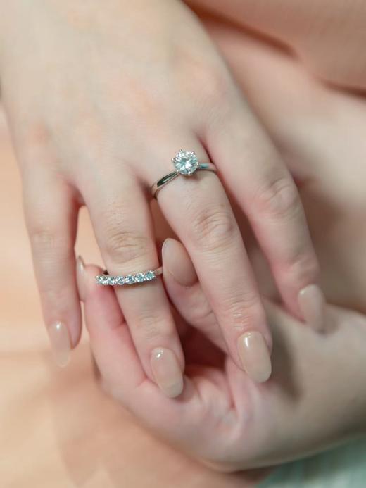 附证书💗【莫桑钻饰品专场】戒指开口可调节，项链60总长！莫桑钻折射率是2.69（钻石是2.42），所以莫桑钻的火彩比钻石还要闪亮耀眼！密镶莫桑钻，轻奢高级戒指、方糖项链~配件S925银 商品图4