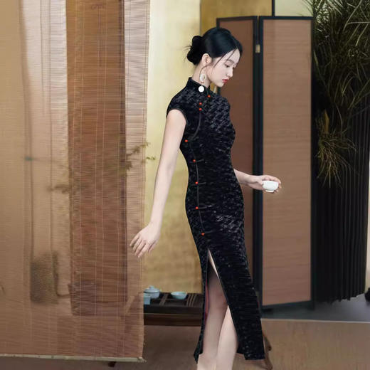 2025春夏新款长款丝绒暗花纹复古改良修身显瘦气质名媛日常旗袍裙 商品图3