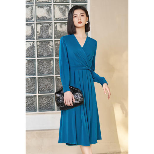 米思阳2026春季知性优雅风V领褶皱连衣裙收腰显瘦中长款大摆裙女4315 商品图2