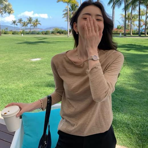 【萌咚爱 秋季圆领打底衫】一字领设计 显瘦收腰T恤 纯色百搭长袖衫 商品图3