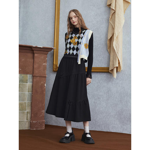 两三事 暗恋桃花 2025秋季新款甜美立体花朵蛋糕裙a字半身裙 商品图1