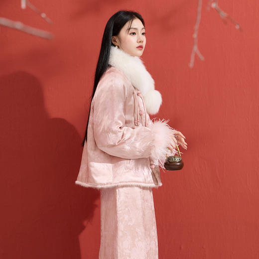 【社群秒杀】三彩【翩翩若蝶】2025冬季新款90白鸭绒羽绒服宽松短款外套保暖C 商品图2