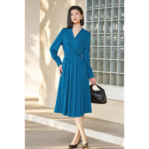 米思阳2026春季知性优雅风V领褶皱连衣裙收腰显瘦中长款大摆裙女4315 商品图3
