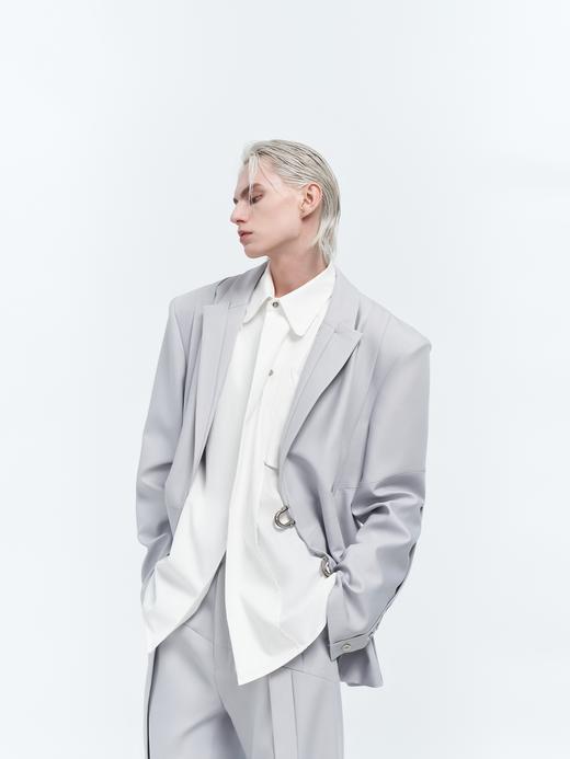 TIWILLTANG启世录“极世殿宇”高奢隽雅银灰色金属异型扣长袖西装 商品图4