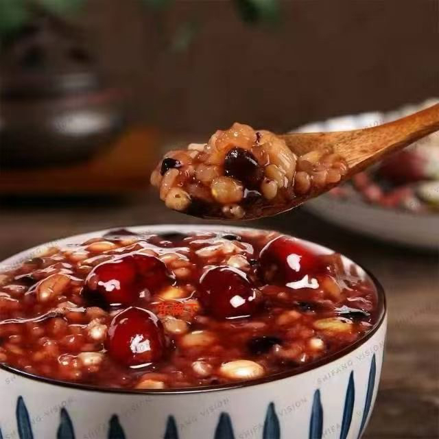 【养生八宝粥】正常燃气灶上煮即可，不管早餐还是晚餐，只要你想喝，随时可以，无需等待太长时间！