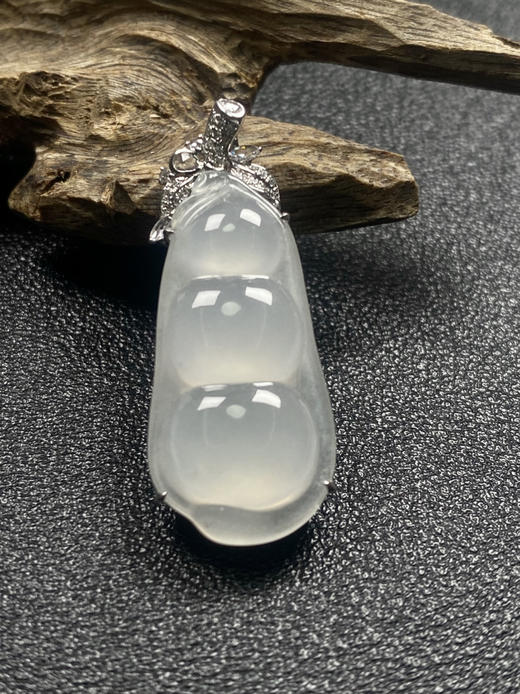 【FC0179】18K金镶嵌翡翠冰种福豆吊坠 水润光泽 饱满细腻 款式精致 商品图1