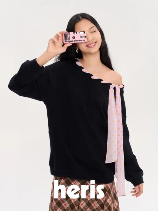 heris/H53122/彩色波点丝巾系带 一字肩/露肩两穿 慵懒氛围感针织卫衣 商品图4