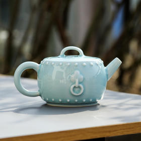 问鼎粉青战鼓壶