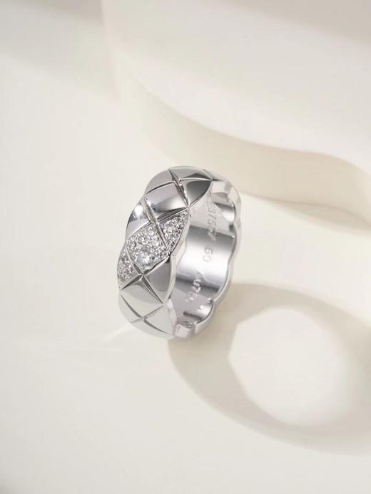 TB38-香奈儿菱格纹斜刘海镶钻戒指（XJ） 商品图2