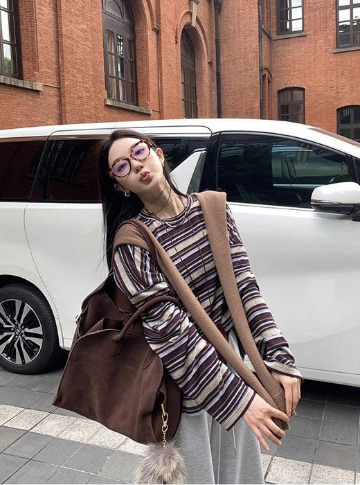 💕区*欧阳同款❗MIU系复古条纹T恤锁死这一件🌟【MIU系复古条纹针织长袖T恤】🎐复古回潮元素 + 慵懒廓形❗ miu式条纹自带滤镜❤️日常通勤出街都能穿 商品图0