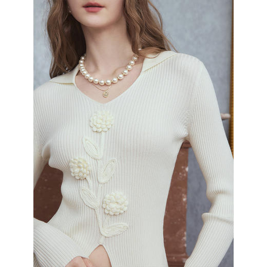 两三事 初雪绒花 2025秋季新款时尚立体花朵露脐长袖针织衫女 商品图1