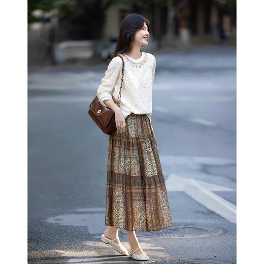 【周四狂欢价】熙世界甜美风减龄重工镂空刺绣钉珠圆领T恤上衣女短袖2025秋季新款 商品图3