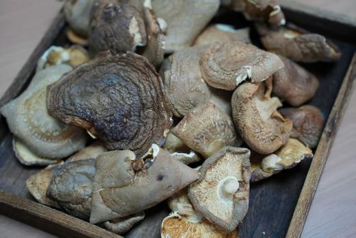 【4袋9.5折(送50g黑木耳)；6袋8.5折(送100g黑木耳)】长白山野生香菇 商品图0