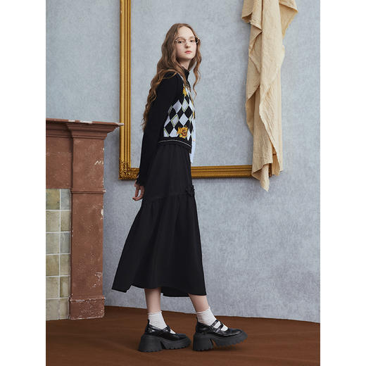 两三事 暗恋桃花 2025秋季新款甜美立体花朵蛋糕裙a字半身裙 商品图3