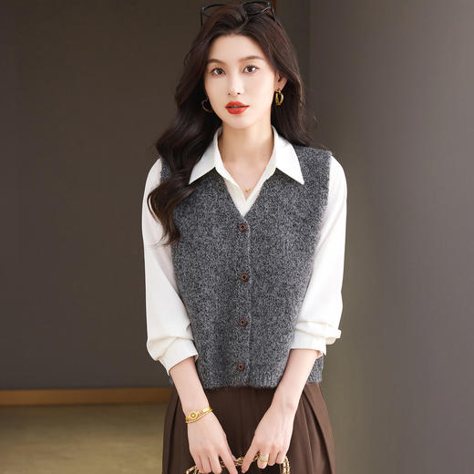 CC 26-9129针织马甲V领洋气漂亮无袖开衫 商品图3