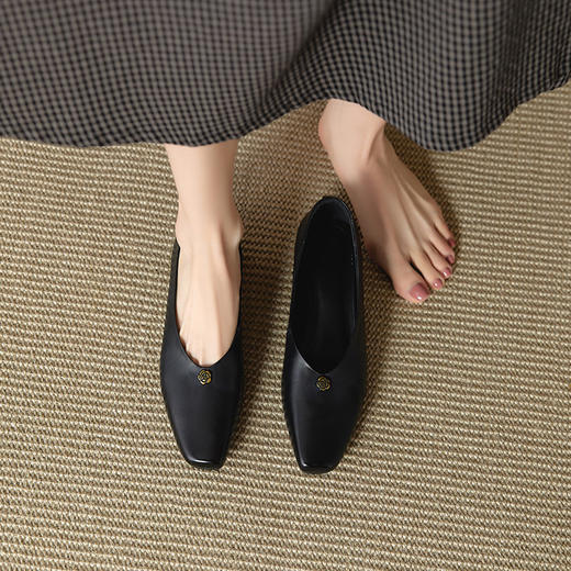 【预售5天】真皮粗跟复古风豹纹小皮鞋女一脚蹬中跟方头浅口山茶花单鞋YX&A1815 商品图4