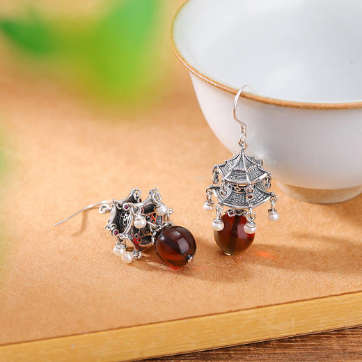 S925纯银血珀淡水珍珠复古做旧，新中式凉亭圆珠耳坠亭子耳钩CW-EG01943 商品图1