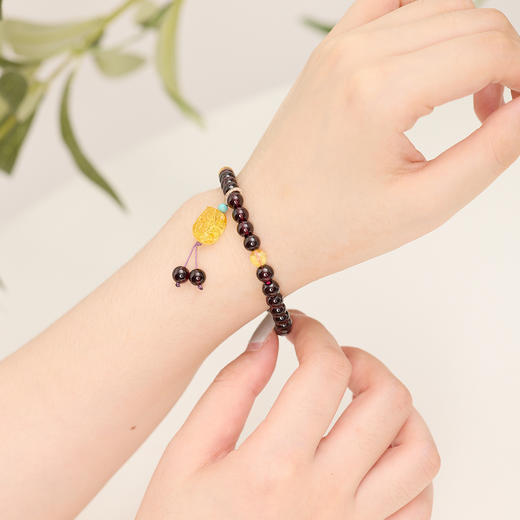 【东方系列】三彩2025新款石榴石串珠手串手链女蜜蜡貔貅简约通勤 商品图1