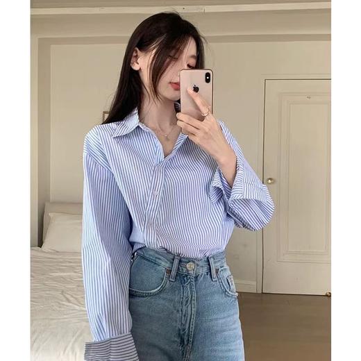 【秋上新】吉妮品牌 068B蓝色斜开扣设计感条纹衬衫-喜出 商品图3