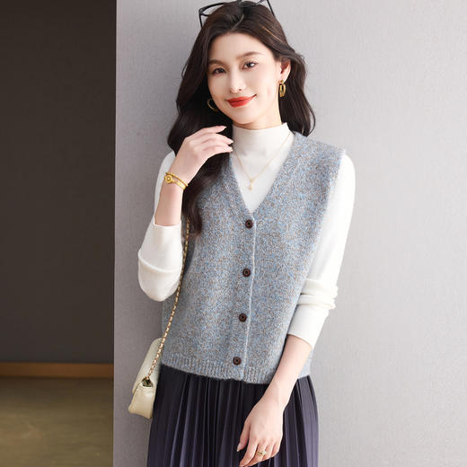 CC 26-9129针织马甲V领洋气漂亮无袖开衫 商品图2