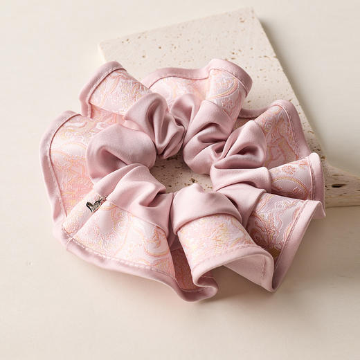 三彩2025新款国风缎面发圈通勤荷叶边提花拼接约会头饰氛围感女 商品图3