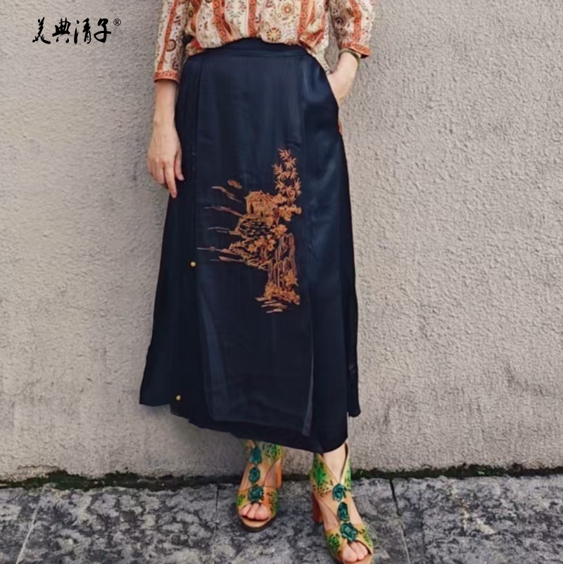 秋季新中式时尚绣花醋酸缎半裙