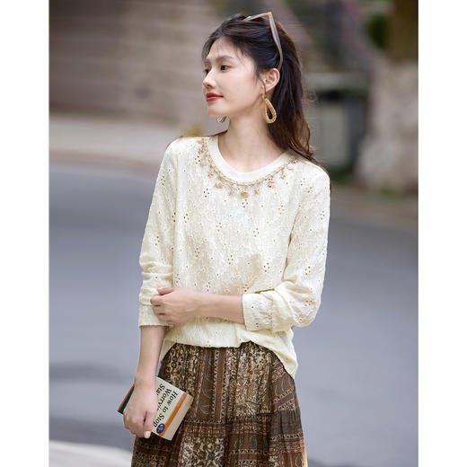 【周四狂欢价】熙世界甜美风减龄重工镂空刺绣钉珠圆领T恤上衣女短袖2025秋季新款 商品图0