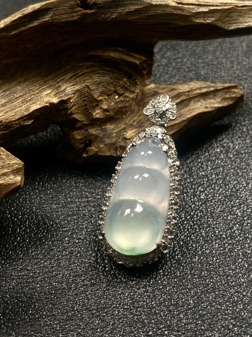 【FC0183】18K金镶嵌翡翠冰种福豆吊坠 水润光泽  玉质细腻 荧光起胶 商品图2