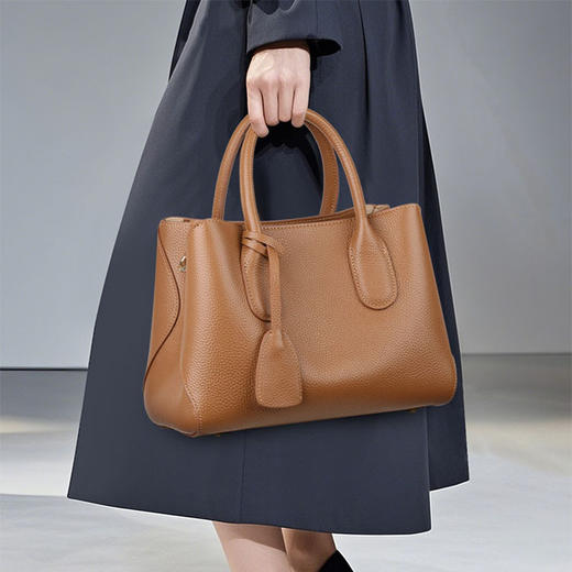 7144-D时尚大气大容量牛皮斜挎妈妈手提包 商品图1