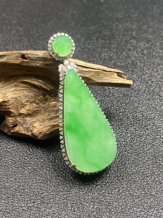 【FC0181】18K金镶嵌翡翠飘绿二合一水滴吊坠 水润光泽  玉质细腻 色泽阳绿 美观大气 商品图3