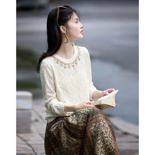 【周四狂欢价】熙世界甜美风减龄重工镂空刺绣钉珠圆领T恤上衣女短袖2025秋季新款 商品图1