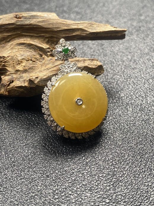 【FC0176】18K金镶嵌翡翠黄翡平安圆牌吊坠 水润光泽  玉质细腻 款式精致 商品图0