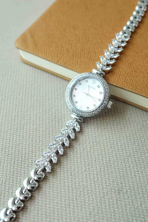 精致满钻美人鱼手表 商品图6