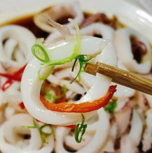 🦐舟山 · 野生红虾仁 · 鲜虾手剥 · 口感鲜嫩🙅‍♂️无激素 🙅‍♂️不泡药🙅‍♂️不泡保水剂 · 煮熟不会缩水🦑舟山小管鱿鱼 · 肉质弹嫩 · 鲜甜 商品图4