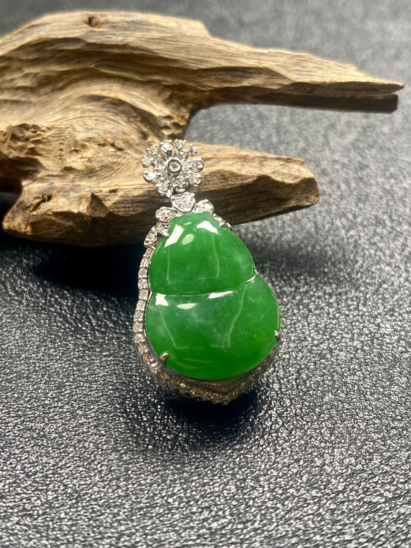 【FC0177】18K金镶嵌翡翠葫芦吊坠 色泽阳绿  玉质细腻 款式精致