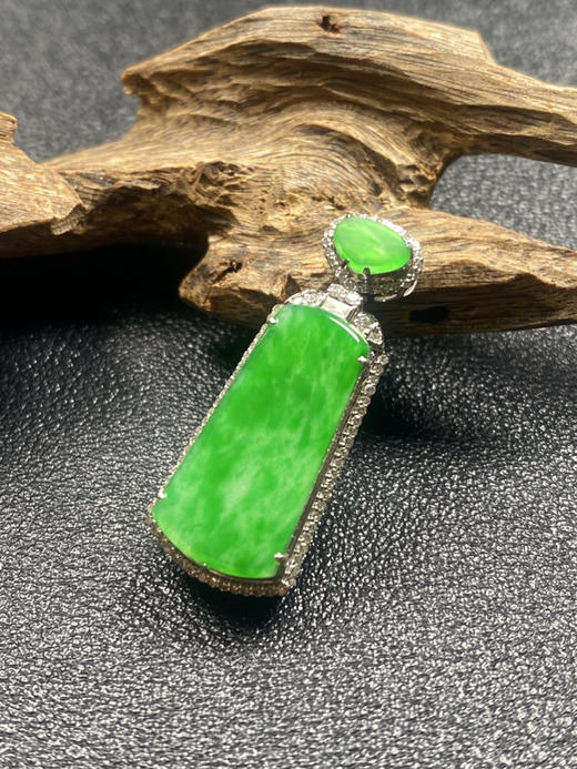 【FC0178】18K金镶嵌翡翠阳绿无事牌吊坠 水润光泽 色泽阳绿  玉质细腻 款式精致 商品图2